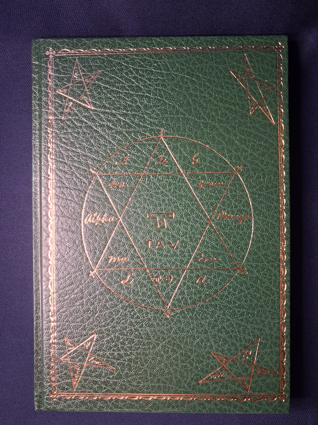 Lemegeton Clavicula Salomonis – The Little Key of Solomon  Edited by Gemma Gary