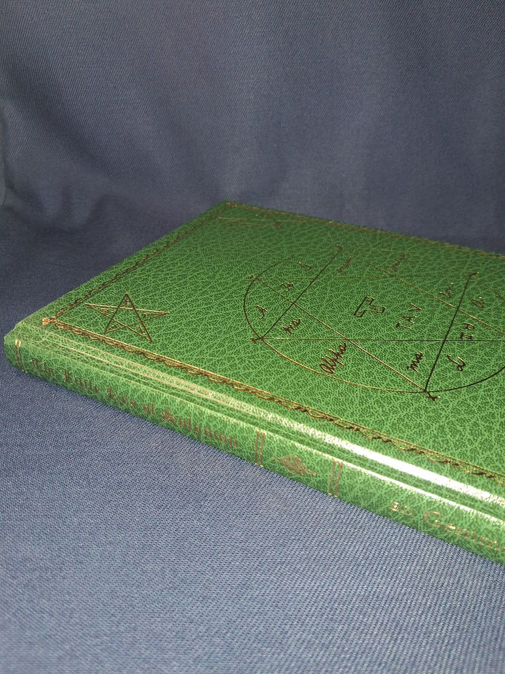 Lemegeton Clavicula Salomonis – The Little Key of Solomon  Edited by Gemma Gary