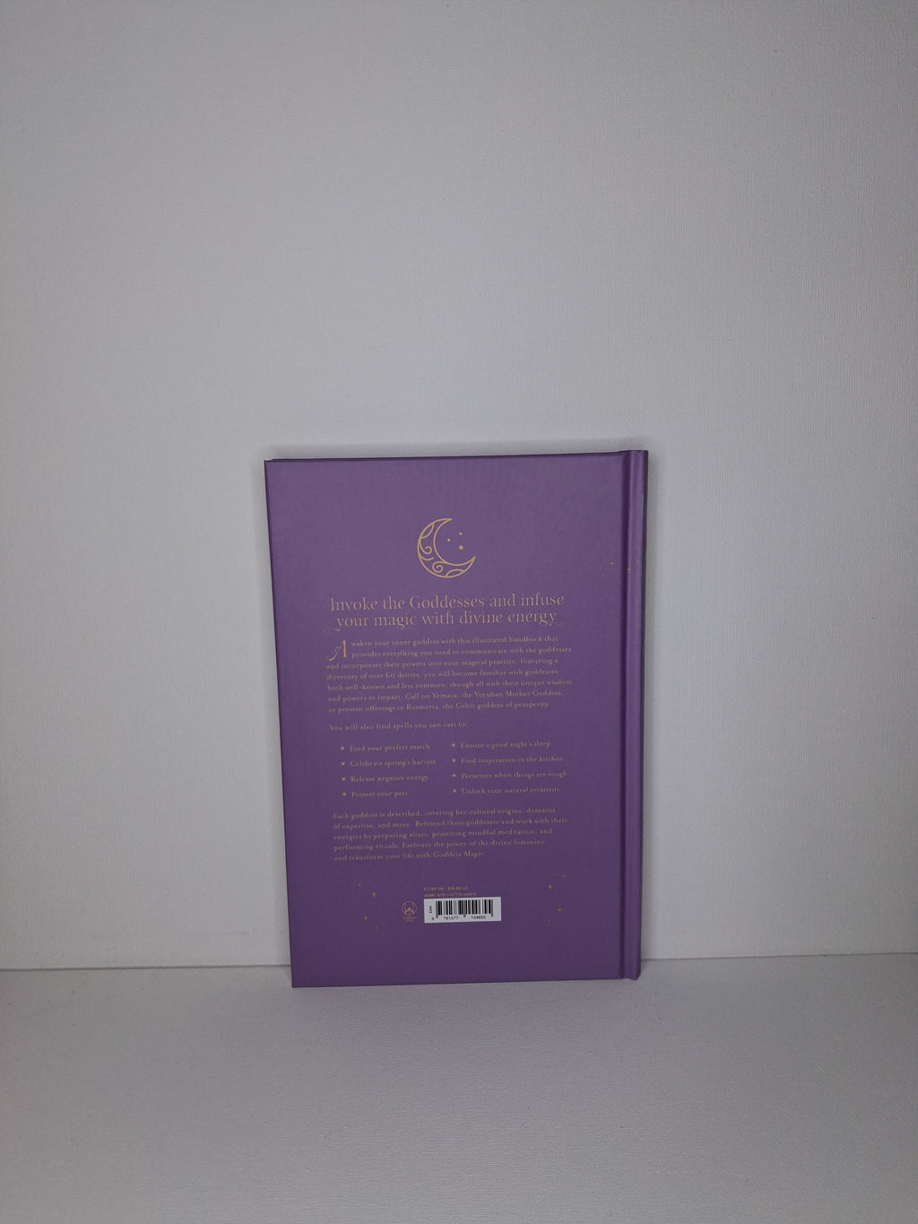 Goddess Magic: A Handbook of Spells, Charms, and Rituals Divine in Origin - Aurora Kane