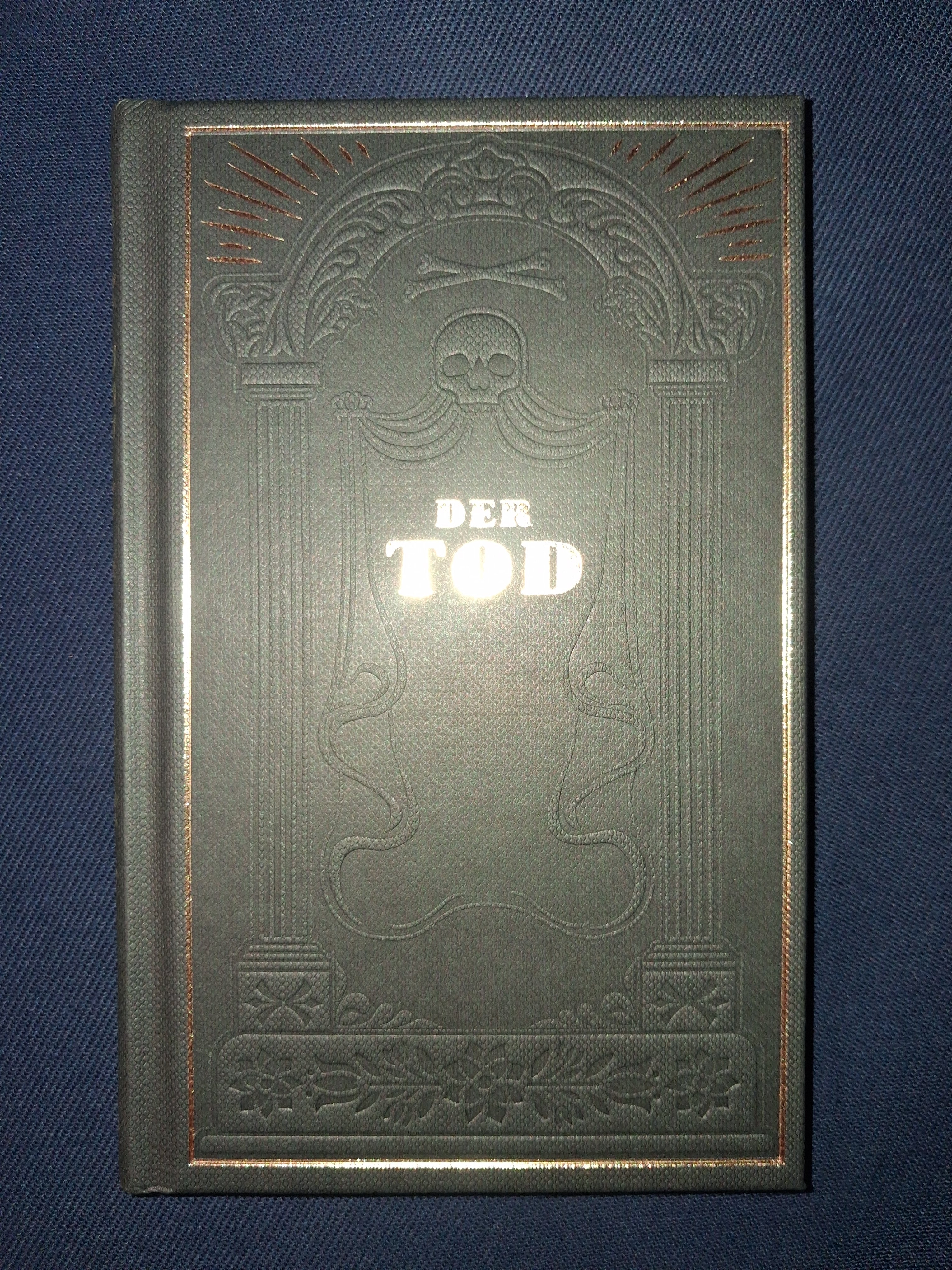 Der Tod: An Anthology of German Death Poetry | Bilingual English & German Hardcover