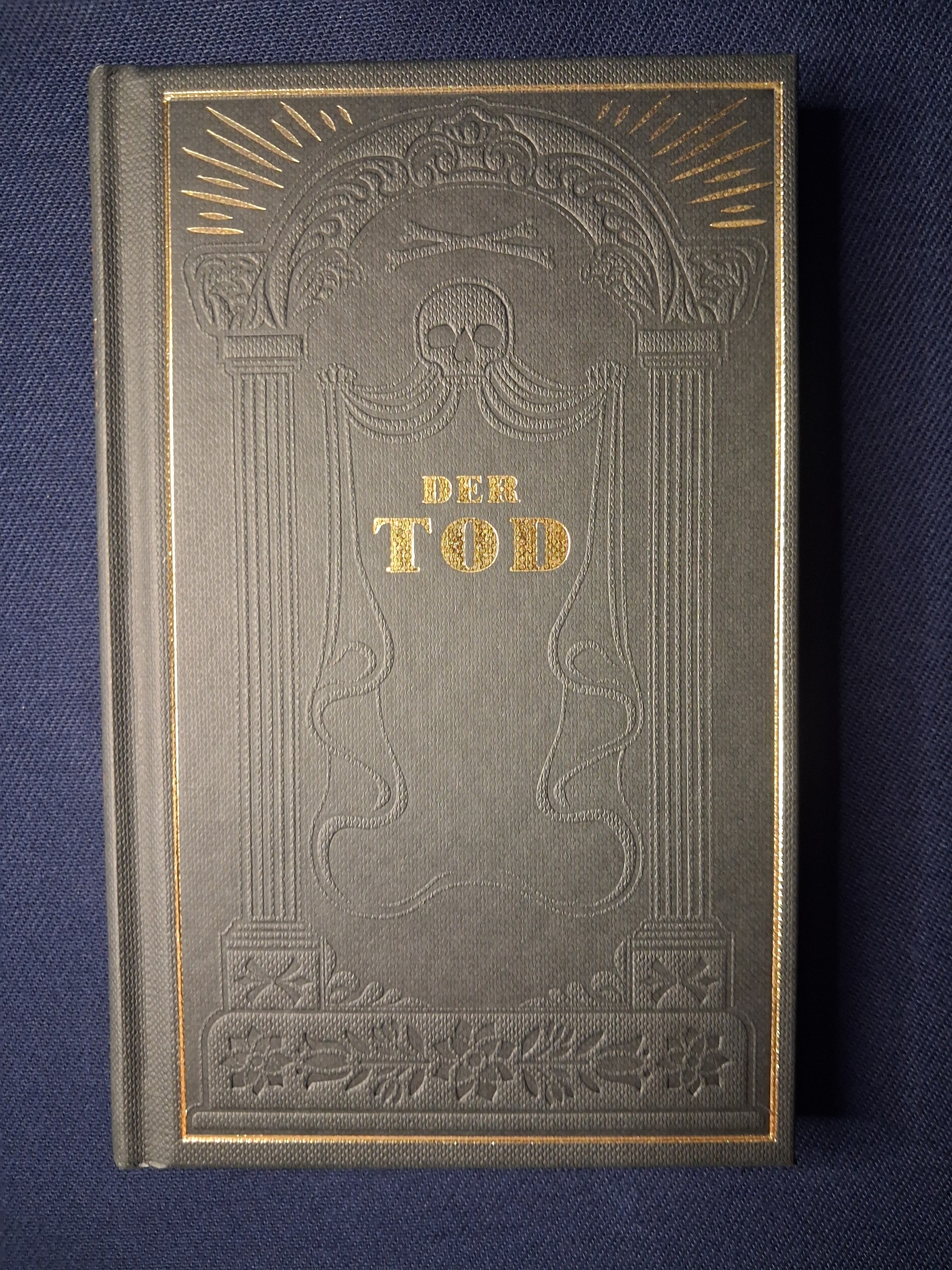 Der Tod: An Anthology of German Death Poetry | Bilingual English & German Hardcover