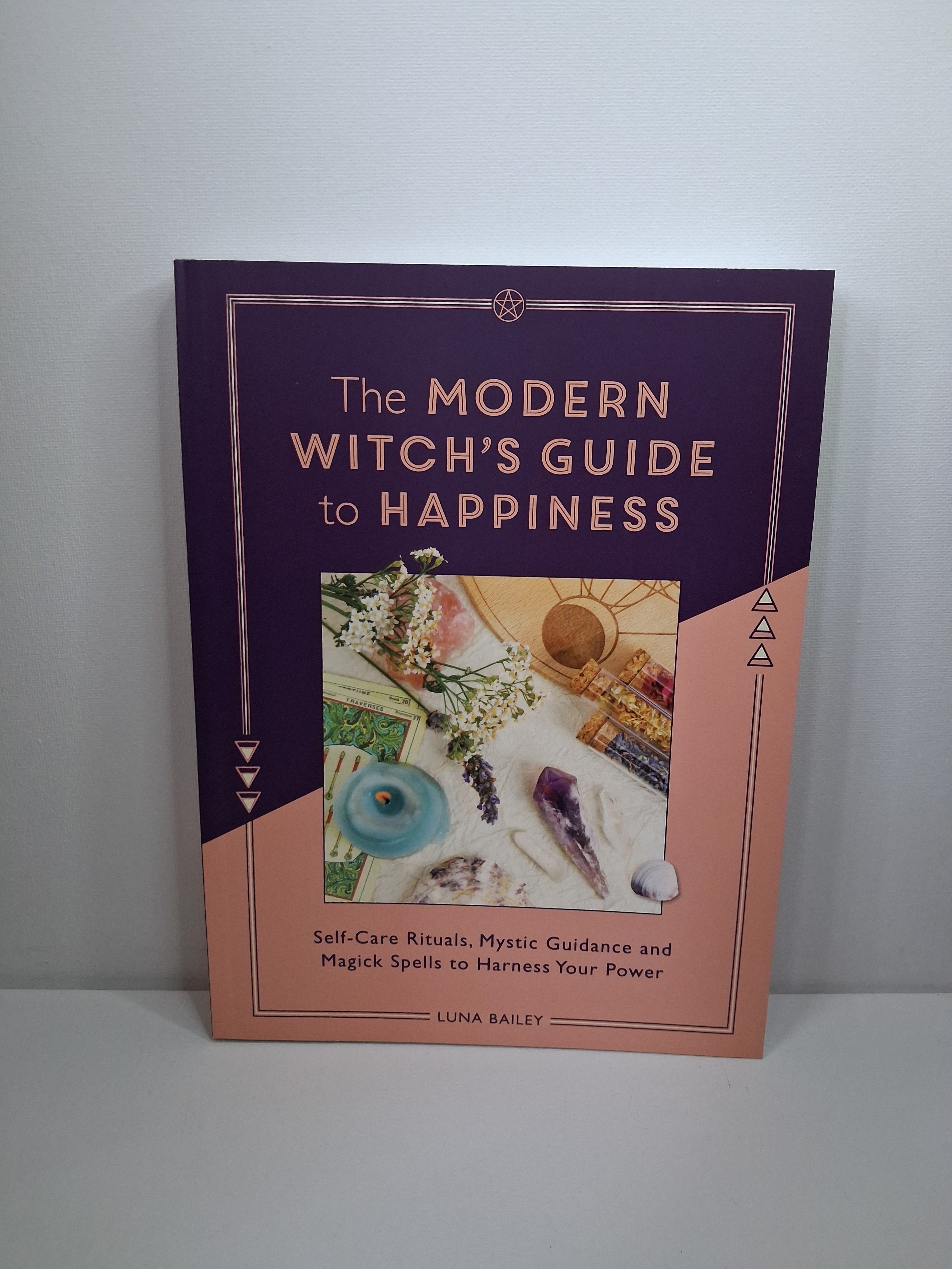 The Modern Witch's Guide to Happiness: Self-Care Rituals, Mystic Guidance & Magick Spells - Luna Bailey
